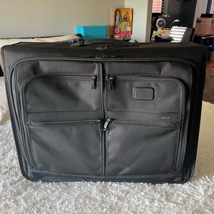 TUMI , used in very good condition, I don’t travel no more , trying to downsize.
